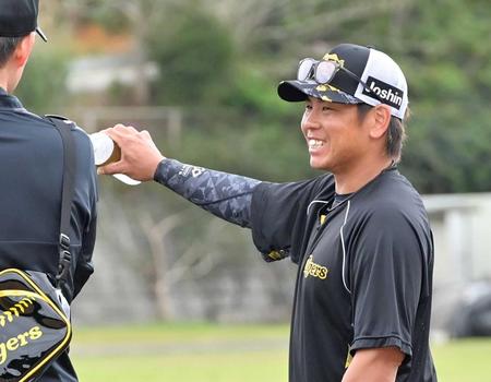 阪神・梅野　右肩肉離れも最終日までキャンプ帯同、早期完治目指す　「しっかり準備していって。もうそれだけ」