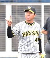 　３回、前打席で安打を浴びた西川と青木を連続で抑えた村上