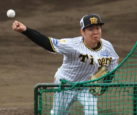 　前川に対して投げ込む西勇（撮影・田中太一）