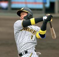 　２回、左中間へ二塁打を放つ森下（撮影・田中太一）