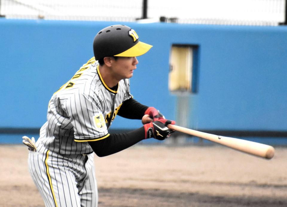 　６回、中前適時打を放つ山田（撮影・今西大翔）