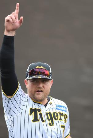 　練習メニューをこなし、ハッスルするノイジー（撮影・田中太一）