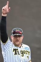 　練習メニューをこなし、ハッスルするノイジー（撮影・田中太一）