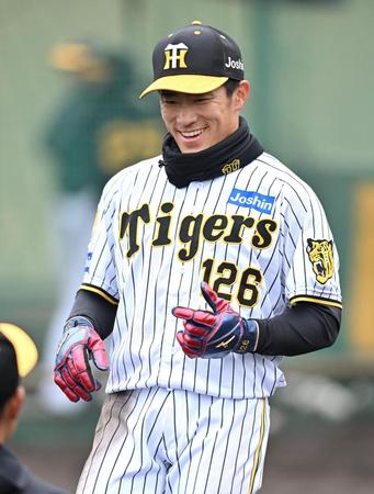 　練習中に笑顔を見せる福島（撮影・北村雅宏）