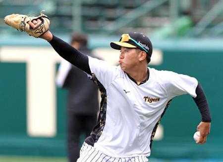 　キャッチボールをして調整する門別（撮影・立川洋一郎）