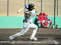 　８回、この日２本目の安打を放った井上