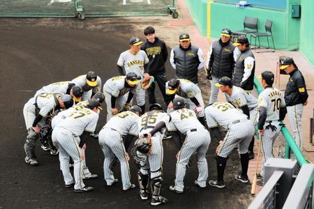 　円陣で声出しを務めたのは井坪