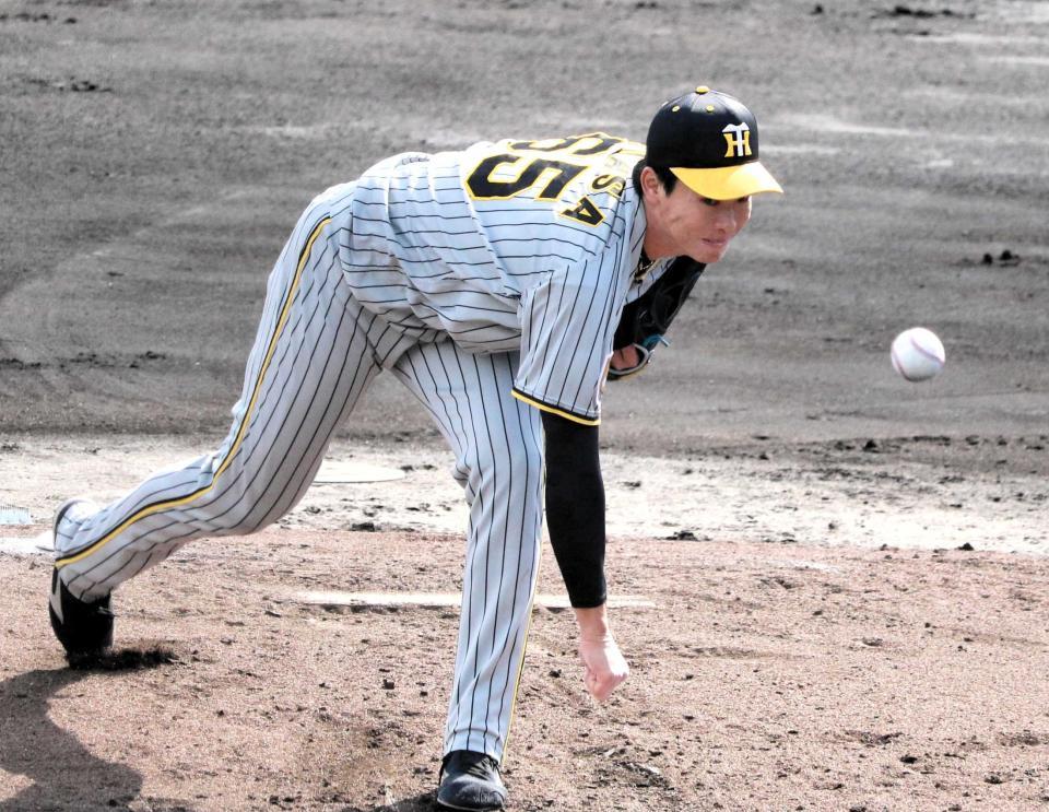 　教育リーグ・広島戦で力投する湯浅（撮影・今西大翔）