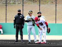 　初回に先頭打者で右前打を放ち、６試合連続安打とした高寺