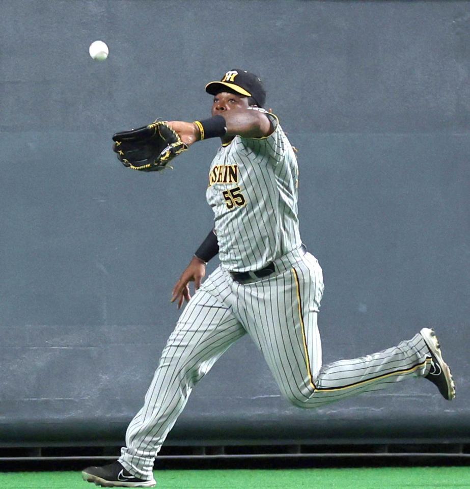 　３回、今川の打球を好捕するミエセス（撮影・田中太一）