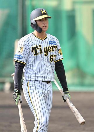 　練習で汗を流す高寺（撮影・石井剣太郎）