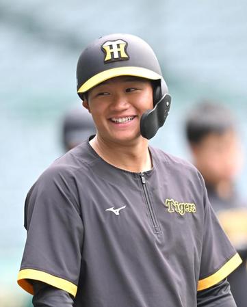 　試合前、笑顔を見せる森下（撮影・北村雅宏）