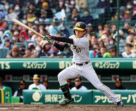 　３回、左前へ２点適時打を放つ高寺（撮影・立川洋一郎）