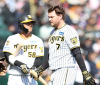 　４回、好機で見逃し三振に倒れたノイジー（撮影・中田匡峻）