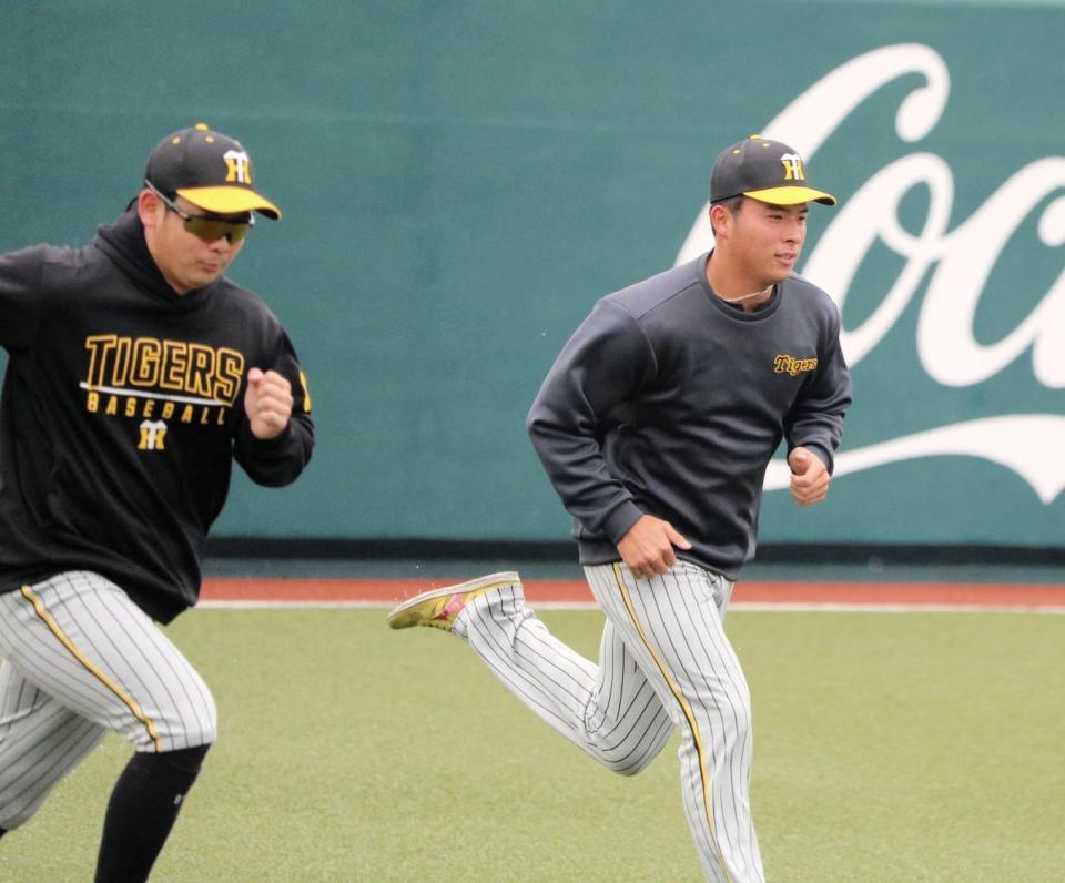 　２軍本隊に合流し、アップをする椎葉