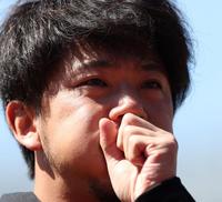 　少し寒そうな伊藤将（撮影・中田匡峻）