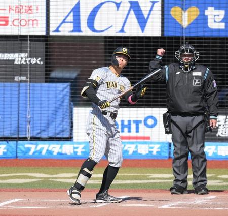 【谷佳知氏の眼】タイミングを合わせられず苦慮する阪神・佐藤輝