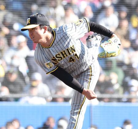 　６回に登板し、力投する村上（撮影・西岡正）