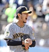 驚異の売り上げ！阪神・岡田監督グッズが昨年５位 異例の盛況ぶり 新