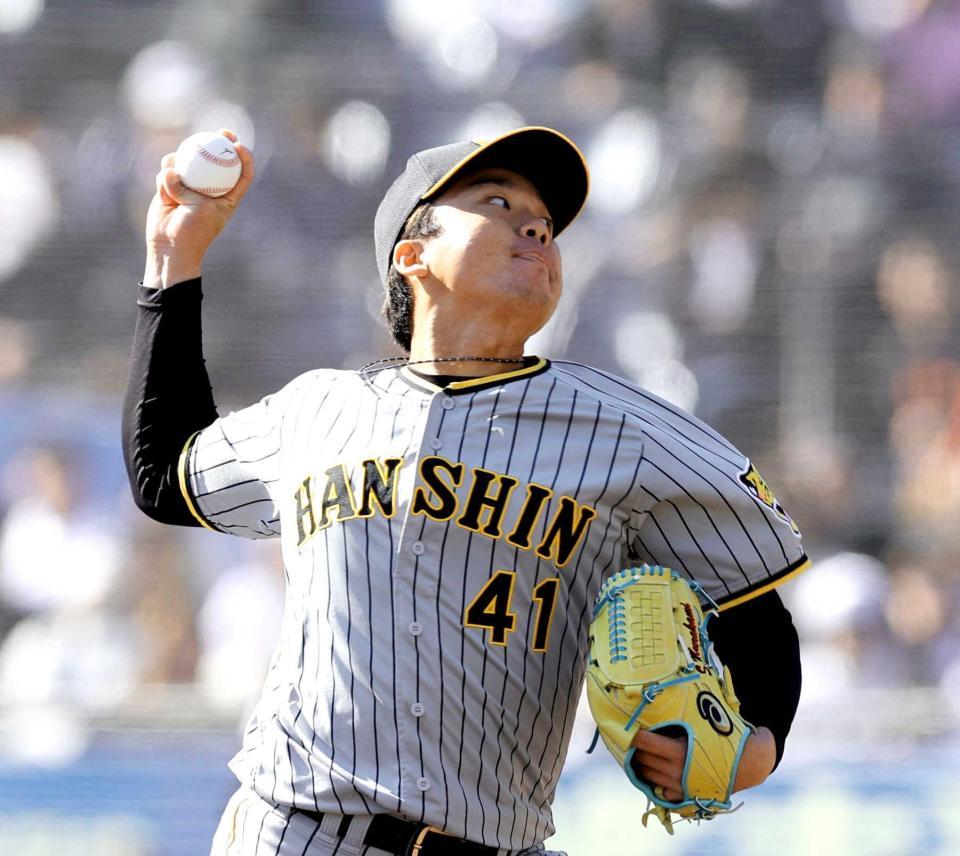 　６回から２番手で登板する村上