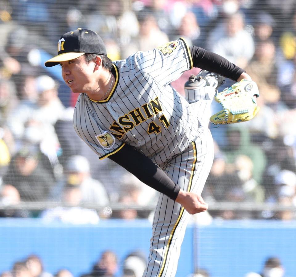 　６回に登板し、力投する村上（撮影・西岡正）