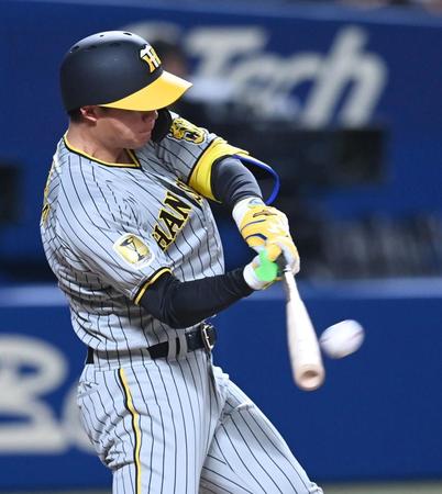 　９回、二塁打を放つ森下（撮影・飯室逸平）