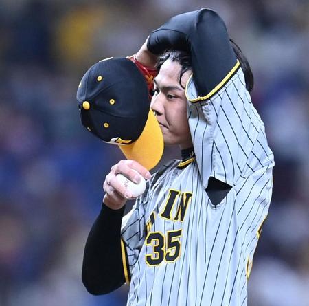 　２回、２点を奪われぼう然と汗をぬぐう才木（撮影・飯室逸平）