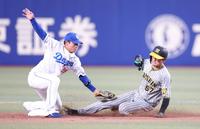 　５回、二盗に失敗する高寺（撮影・中田匡峻）