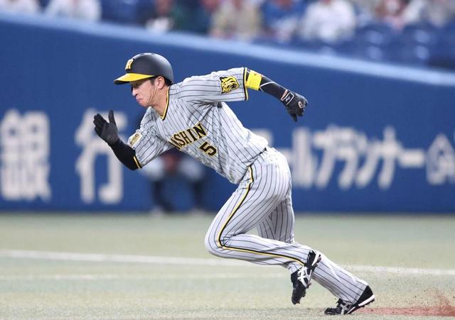 阪神・近本 今季初盗塁＆7戦連続安打 OP戦打率・342で首位打者