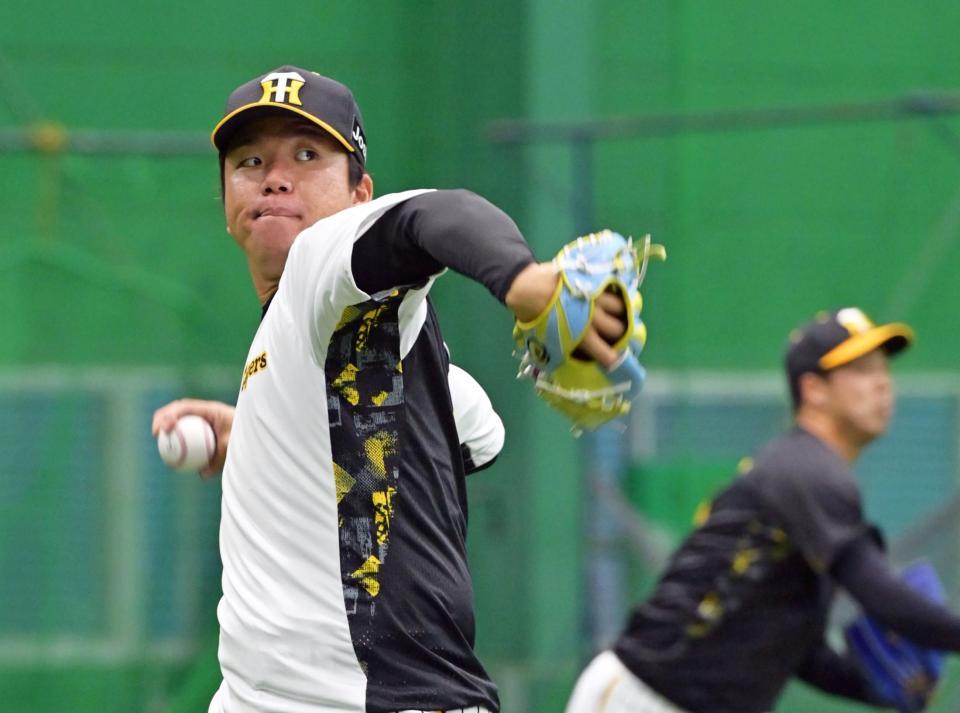 　登板へ向けて調整を進める村上（撮影・立川洋一郎）