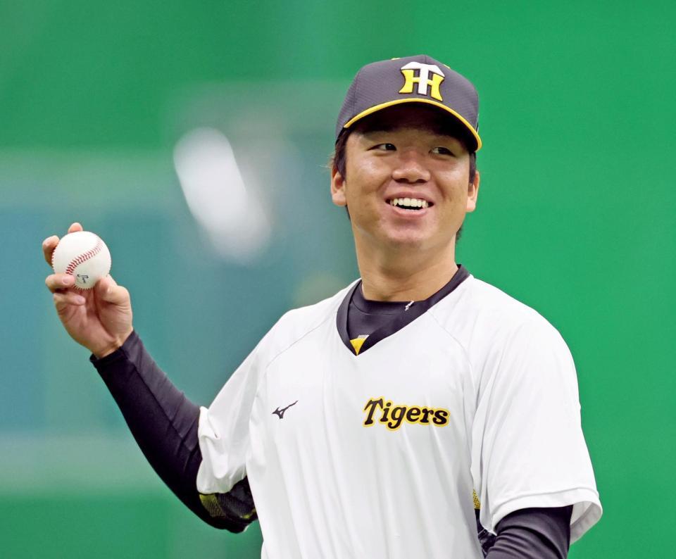 　投手指名練習で汗を流す村上（撮影・立川洋一郎）