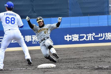 　３回に三塁を陥れる豊田