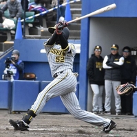 　３回に大野雄から適時打を放つ山田