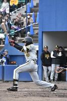 　３回に大野雄から適時打を放つ山田