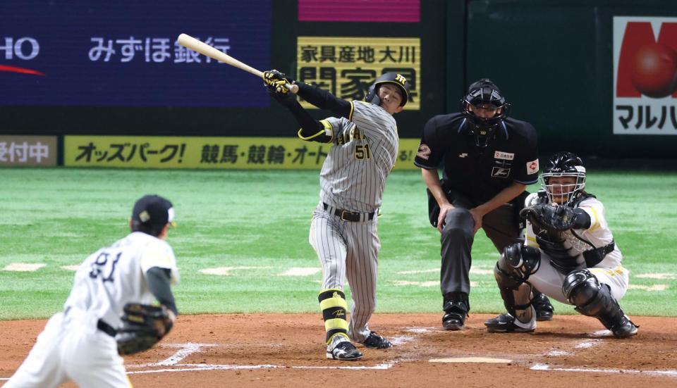 　３回、好機で空振り三振に倒れた中野（撮影・中田匡峻）