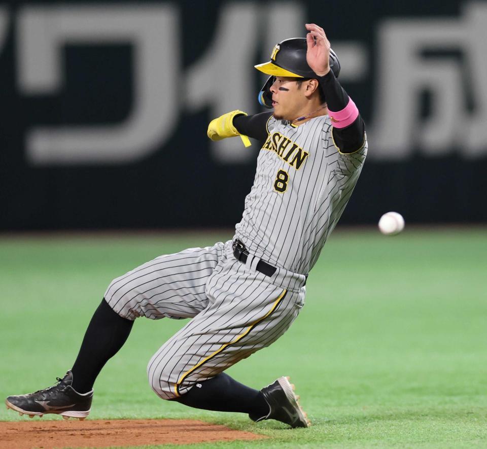 　７回、二盗を決める佐藤輝（撮影・田中太一）