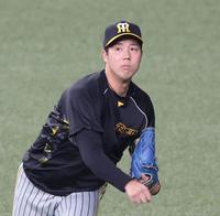 　キャッチボールをする青柳（撮影・中田匡峻）