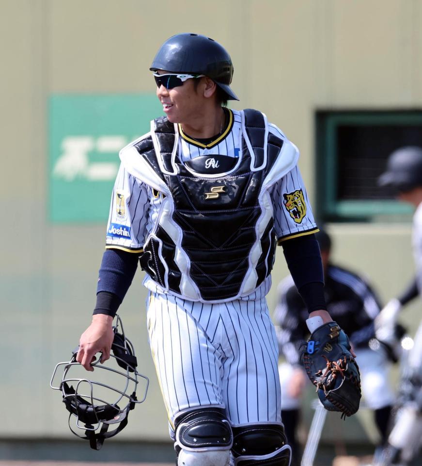 　実戦に復帰した梅野（撮影・山口登）