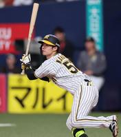 　５回、左前へ安打を放つ中野（撮影・田中太一）