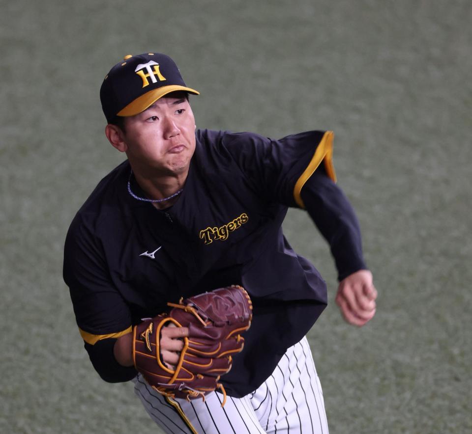 　キャッチボールをする門別（撮影・中田匡峻）