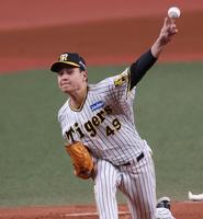 　先発し、投げ込む大竹（撮影・田中太一）