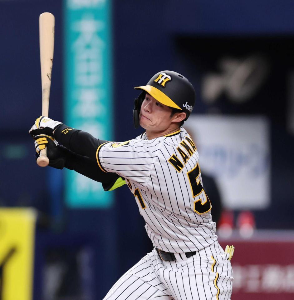 　１回、左前へ安打を放つ中野（撮影・田中太一）