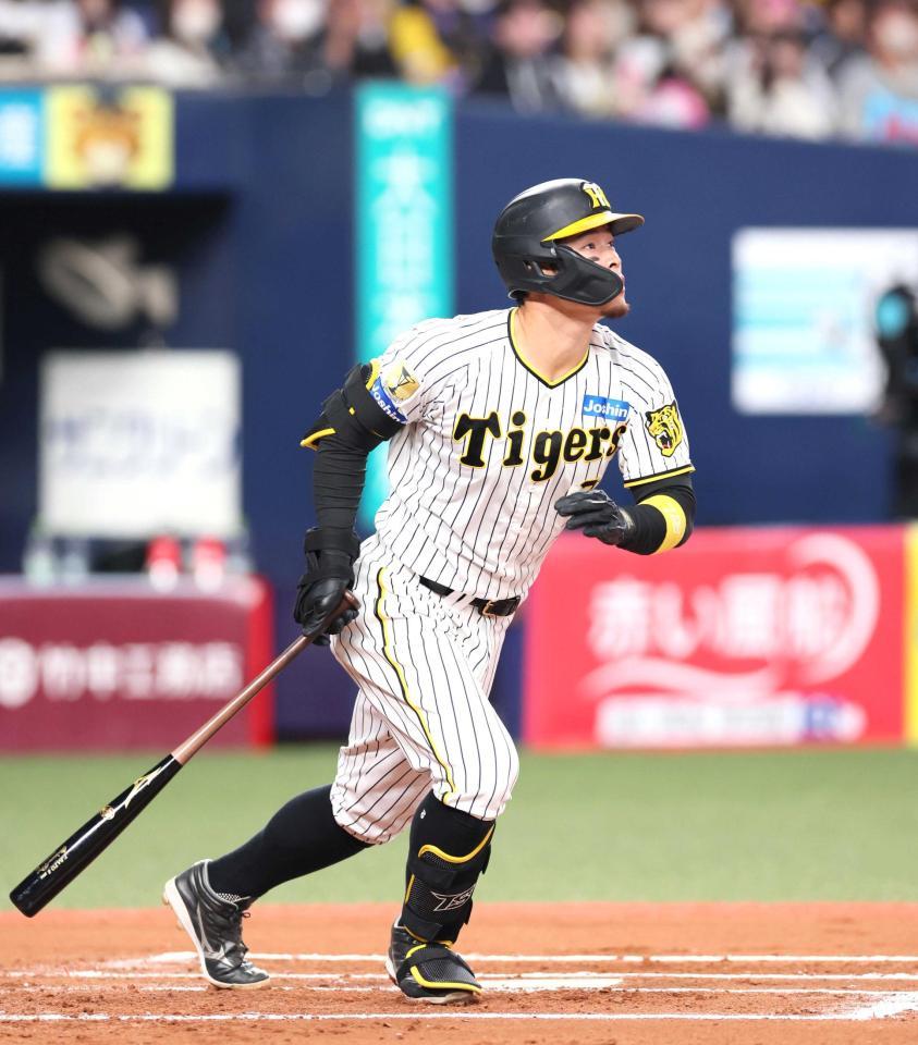 阪神・佐藤輝 開幕Ｇ倒ＧＯ快弾！右翼スタンド中段へ特大３号 ５戦連続 