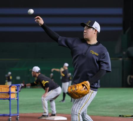 　調整する大山（撮影・金田祐二）