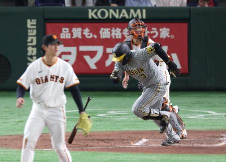 　４回、三ゴロに倒れる大山（撮影・中田匡峻）