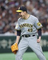 　４回、ピンチを脱し、ほえる大竹（撮影・金田祐二）