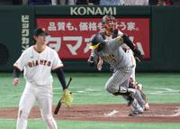 　４回、三ゴロに倒れる大山（撮影・中田匡峻）