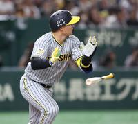 　８回、３ランを放つ森下（撮影・金田祐二）