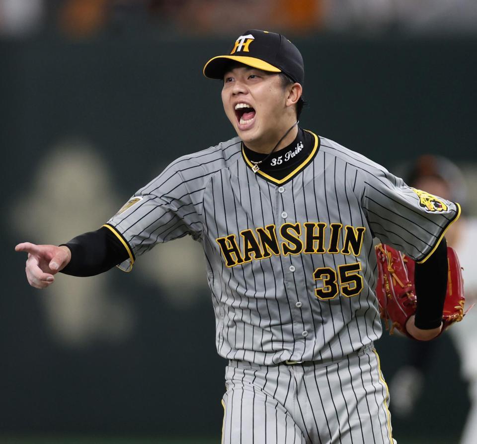 　４回、満塁のピンチで佐々木を打ち取り声を張り上げる才木（撮影・田中太一）