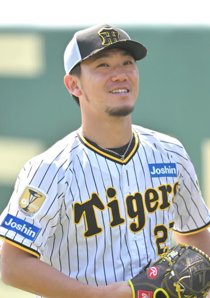 　練習中に笑顔を見せる伊藤将（撮影・北村雅宏）